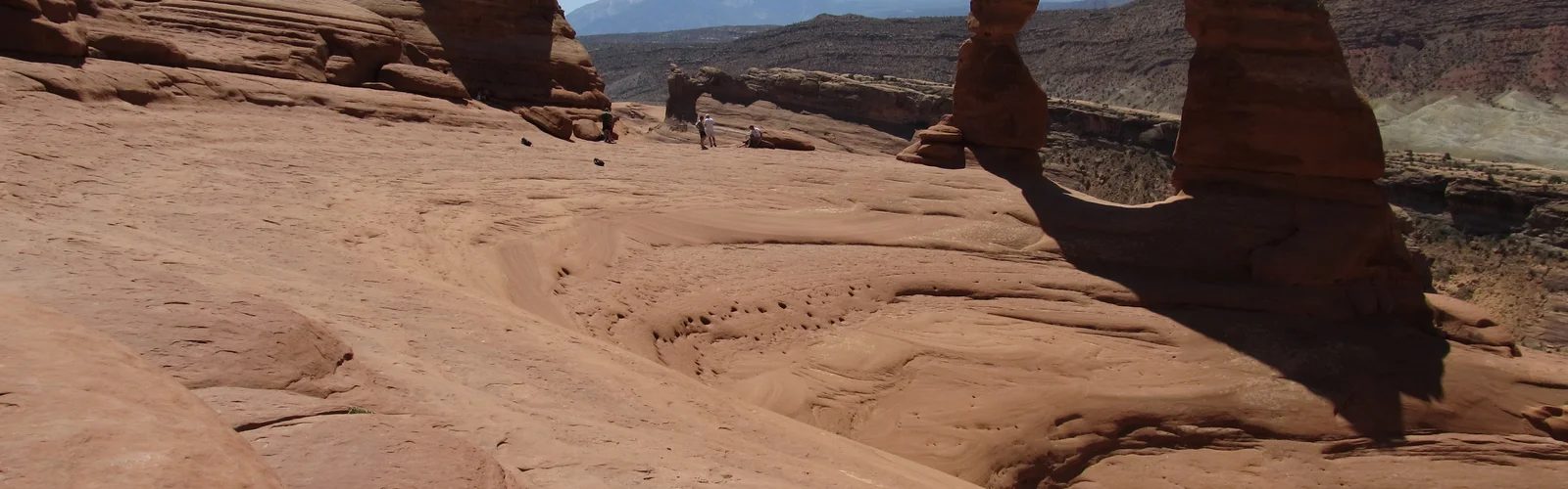 Delicate Arch and red rock landscape near Moab